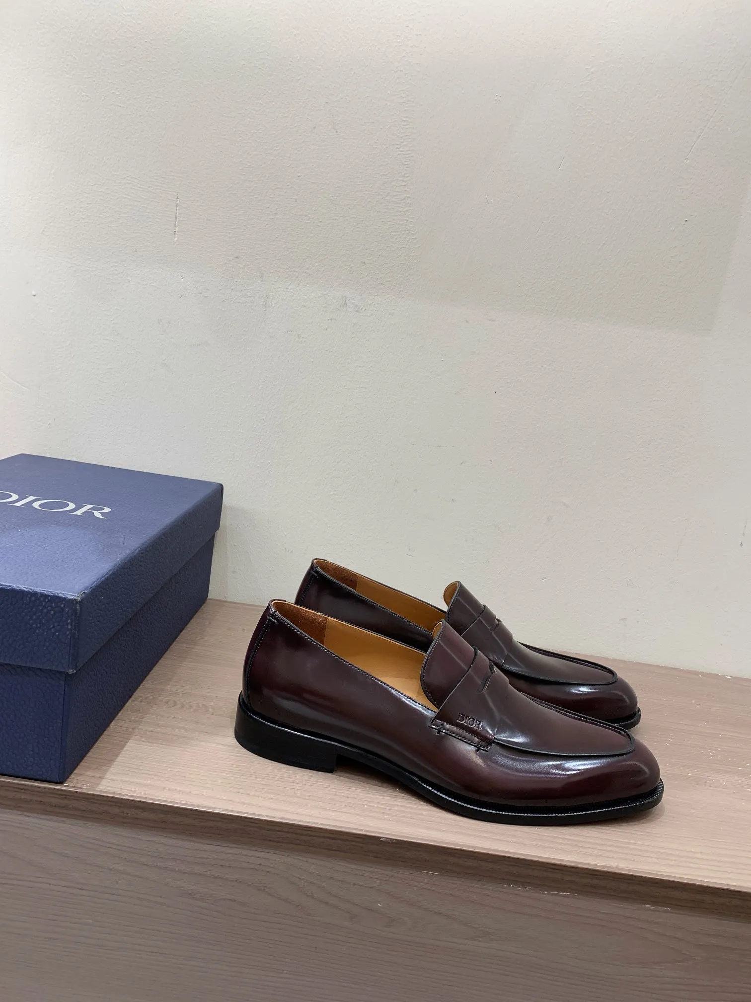 [Dior] Top P: 960💰 Standard code 39-44 (38.45.46 custom-made, non-returnable and non-exchangeable) Dior Dior's latest high-end men's boutique casual leather shoes, imported cowhide upper, water-dyed cowhide lining, imported leather outsole, perfect details are impeccable.